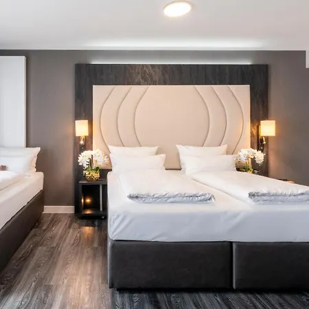 Hotel Plaza Premium 4*