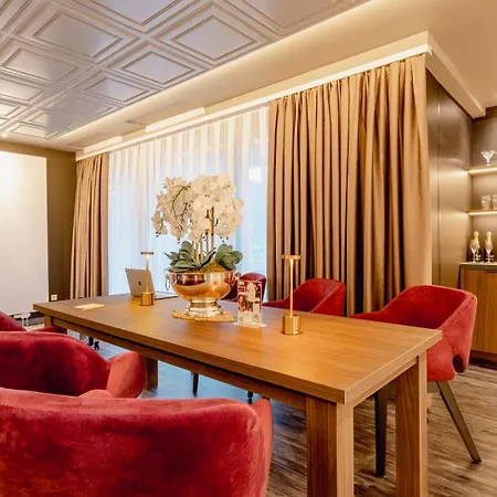 Plaza Premium Otel
