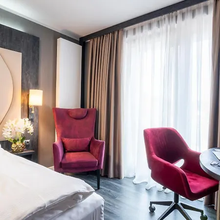 Plaza Premium Szálloda