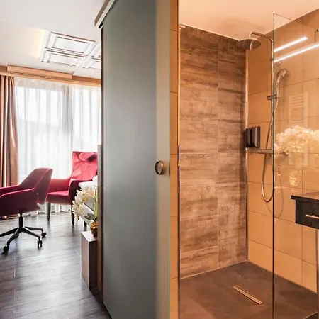 Hotel Plaza Premium 4*