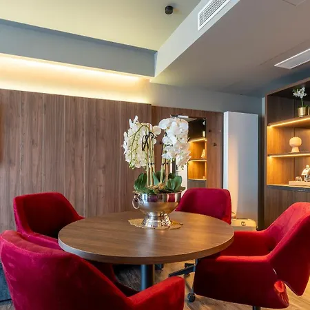 Hotel Plaza Premium 4*