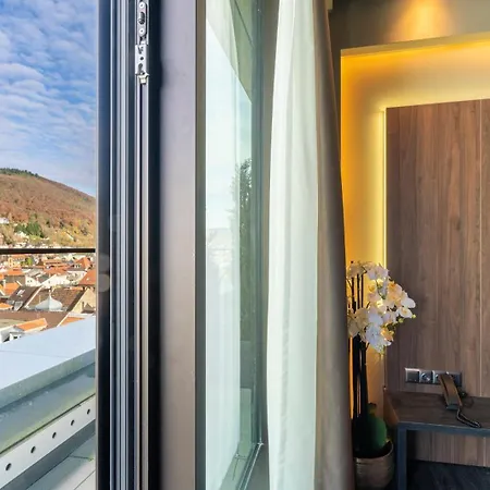 Plaza Premium 4*