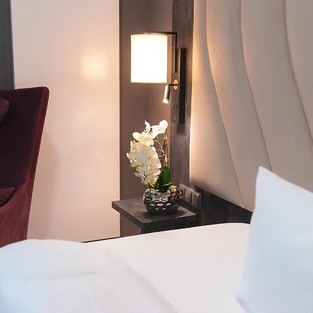 Hotel Plaza Premium 4*