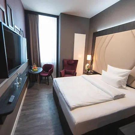 Plaza Premium 4* Heidelberg