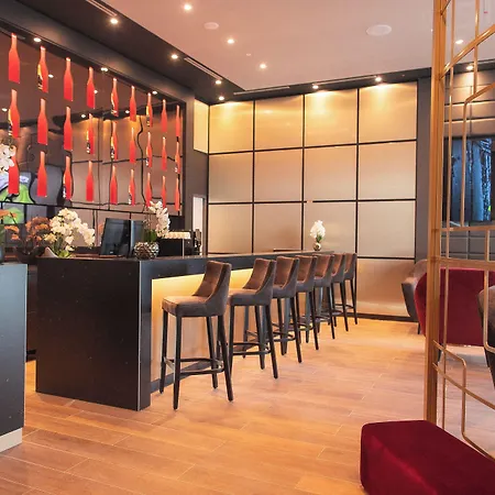 Plaza Premium Hotel 4*