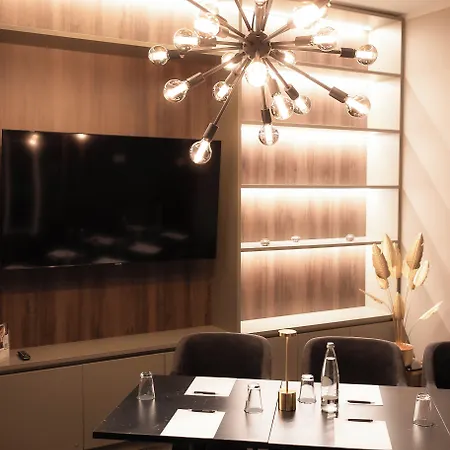 Hotel Plaza Premium 4*