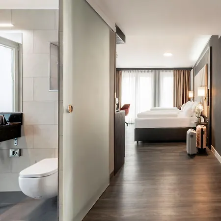 Hotel Plaza Premium 4*