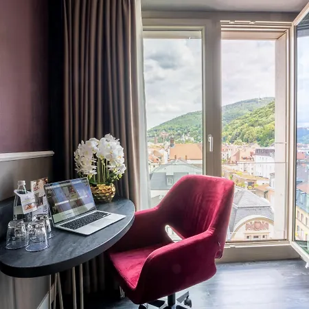 Plaza Premium Hotel 4*