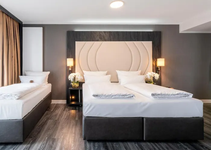 Hotel Plaza Premium 4*