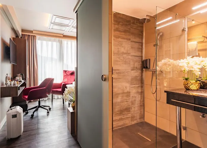 酒店 Plaza Premium 4*