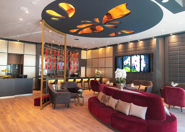 Plaza Premium Hotel 4*