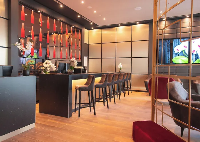 Plaza Premium 酒店 4*