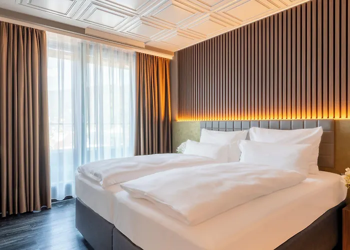 Plaza Premium Hotel 4*